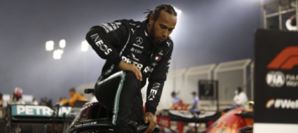 lewis-hamilton-positivo-al-coronavirus-salta-il-bahrain