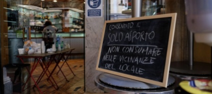 loro-si-assembrano-ma-la-colpa-e-nostra