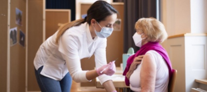 curaviva-priorita-vaccini-a-case-anziani-testare-personale