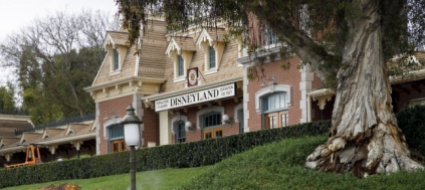 california-disneyland-ora-e-un-centro-vaccinazioni