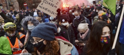 in-polonia-scatta-il-divieto-d-aborto