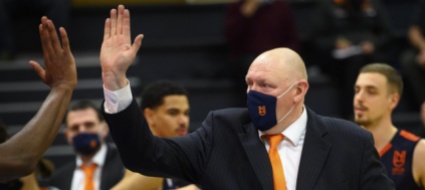 il-campionato-di-basket-riparte-ma-all-appello-manca-un-coach