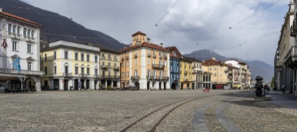 locarno-no-del-municipio-a-posteggi-e-auto-in-piazza-grande