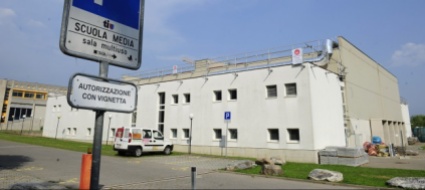 assembramento-alle-medie-di-stabio-arriva-la-polizia