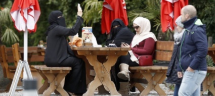 la-confederazione-potrebbe-legiferare-sul-divieto-di-burqa