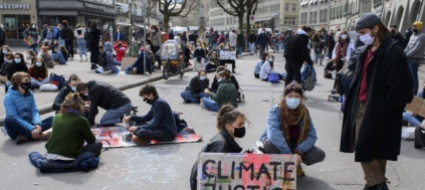 berna-attivisti-del-clima-in-piazza-interviene-la-polizia