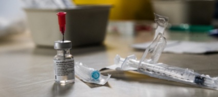 vaccini-pfizer-la-svizzera-torna-a-far-la-spesa