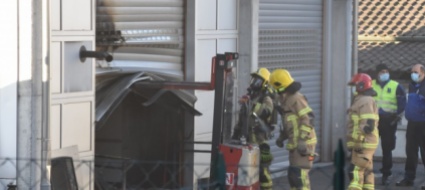 deposito-in-fiamme-a-cugnasco