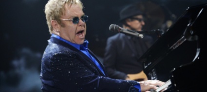 elton-john-contro-il-vaticano-per-troppa-ipocrisia