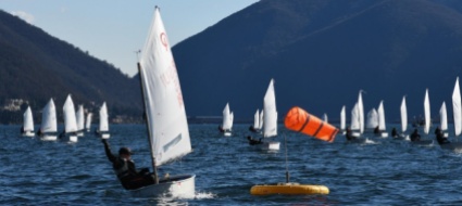 simon-mille-mette-tutti-in-fila-sul-golfo-di-lugano