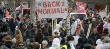 covid-in-8-000-protestano-contro-le-misure-restrittive