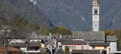 moghegno-l-aiuto-del-comune-al-risanamento-della-strada
