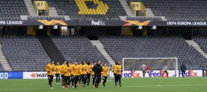 young-boys-chiudere-a-testa-alta