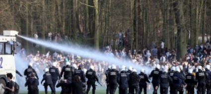 rave-dei-ribelli-covid-a-bruxelles-feriti-e-arresti