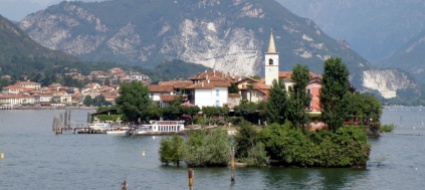una-passerella-tra-le-isole-borromee