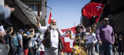 in-4-000-manifestano-contro-le-misure-anti-covid-a-rapperswil