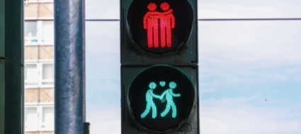 vescovo-innsbruck-siano-le-famiglie-a-benedire-coppie-gay