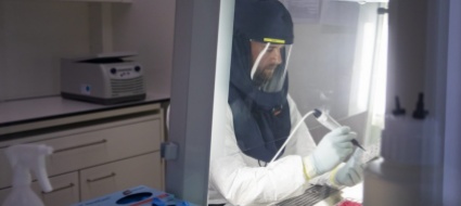 il-delicato-lavoro-di-un-laboratorio-di-berna-sul-coronavirus