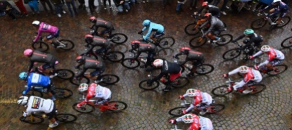 al-giro-d-italia-tutto-il-plotone-e-negativo-al-covid-19