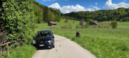 vanno-addosso-a-un-auto-con-una-moto-rubata-feriti-due-15enni