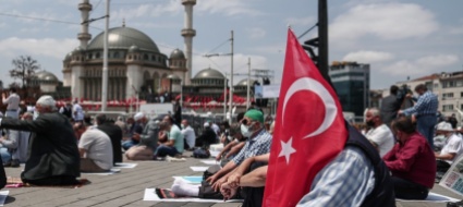 istanbul-la-moschea-di-erdogan-in-piazza-taksim