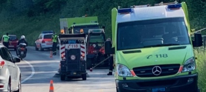 perdite-d-olio-e-api-mattinata-intensa-per-i-pompieri