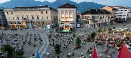 moon-and-stars-in-naftalina-contraccolpi-limitati