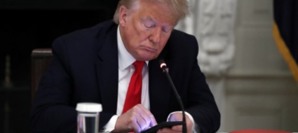 bandito-da-facebook-e-twitter-trump-lancia-il-suo-social
