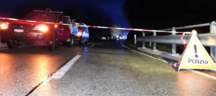 auto-nel-burrone-sopra-olivone-morto-un-giovane-grigionese