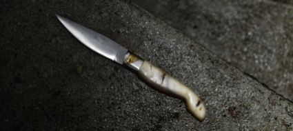 germania-attacca-passanti-con-un-coltello-e-scappa-due-feriti