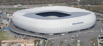 allianz-arena-un-arcobaleno-di-solidarieta