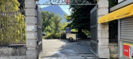 lugano-parco-ciani-sale-sul-cancello-e-cade-ferite-serie