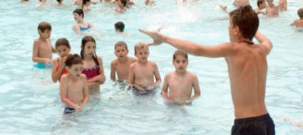 rincari-per-mense-e-corso-nuoto-parlano-i-municipali