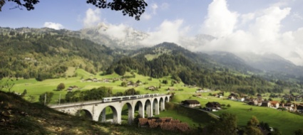 da-locarno-al-lago-di-thun-il-trenino-verde-delle-alpi