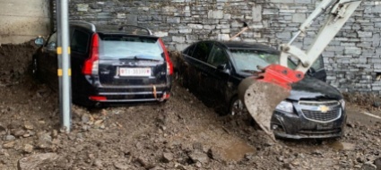 ronco-e-brissago-detriti-su-auto-e-strade-di-servizio