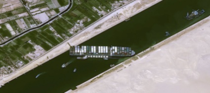 la-nave-che-ha-bloccato-il-canale-di-suez-puo-ripartire