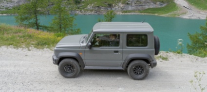 suzuki-jimny-country-per-la-coppia-inarrestabile