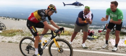 e-wout-van-aert-a-domare-il-mont-ventoux