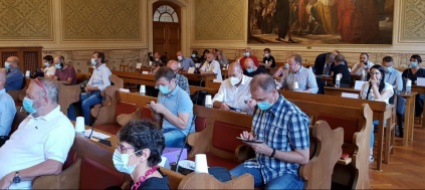 volano-gli-stracci-in-consiglio-comunale-a-bellinzona