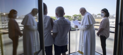 papa-francesco-lascia-l-ospedale-dopo-l-intervento-al-colon
