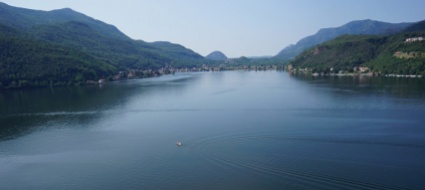 a-porto-ceresio-continua-a-sventolare-la-bandiera-rossa