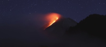 fiumi-di-lava-e-nuvole-di-cenere-il-merapi-si-risveglia