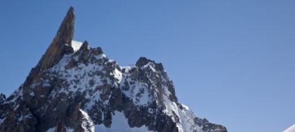 due-ore-sospeso-su-parete-del-bianco-cade-e-sopravvive