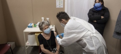 460-vaccinati-contagiati-su-203-423-casi-quasi-il-30-e-over-80