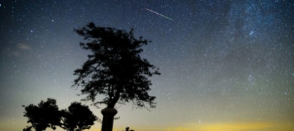 con-il-naso-all-insu-a-cercare-le-stelle-cadenti