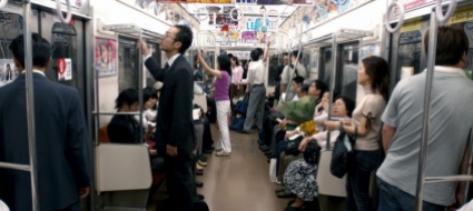 attacco-all-acido-nella-metropolitana-di-tokyo