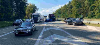 soletta-autoarticolato-contro-una-colonna-di-auto-sulla-a5