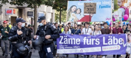 zurigo-oltre-500-anti-abortisti-sfilano-per-oerlikon