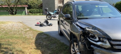 auto-contro-moto-a-lodrino-centauro-leggermente-ferito