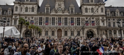 francia-nuove-proteste-anti-green-pass-tafferugli-a-parigi
